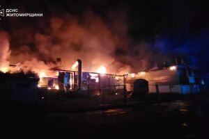 ❗️Житомир: масштабна пожежа у складській будівлі &ndash; загорілося 1200 м.кв.❗️