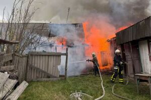 Житомирщина: мужчина получил ожоги во время тушения пожара в собственном доме