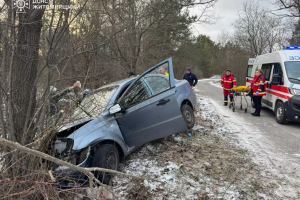 ❗️Житомирська область: рятувальники деблокували з легкового авто постраждалого у ДТП❗️