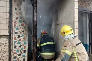 У Кривому Розі рятувальники ДСНС евакуювали 15 осіб із задимленої багатоповерхівки