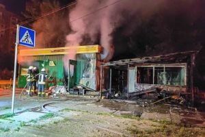 У Києві під час пожежі в торговому павільйоні загинула жінка