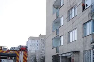 Пожар в общежитии Винницы: из-за оставленной зарядки эвакуировали 120 человек