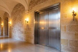 Протипожежні двері у старому фонді: як дотриматися норм ДБН і не зруйнувати історичні стіни Євросервіс