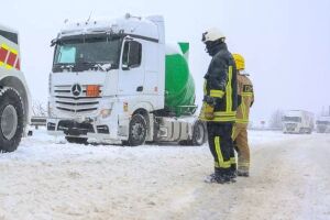 В Рвненской области спасатели освободили из снежных заносов более 60 автомобилей и три скорые