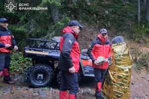Безпека в Карпатах: ДСНС врятували підлітка на горі Хом&rsquo;як
