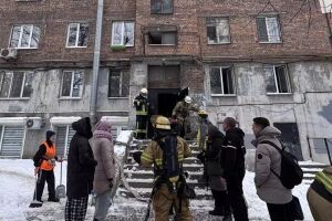 Пожар в Запорожье: спасатели эвакуировали мужчину и троих детей из задымленного дома